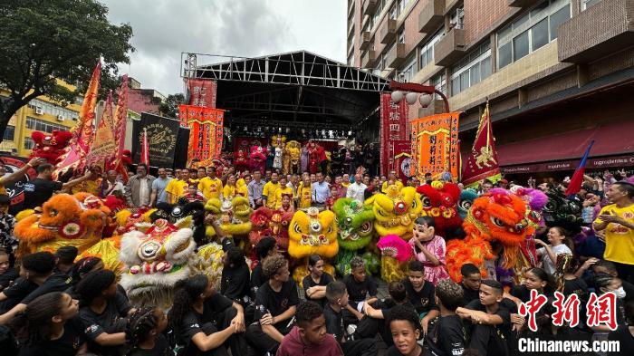 巴西圣保罗侨界举办“欢乐春节”盛大园游会