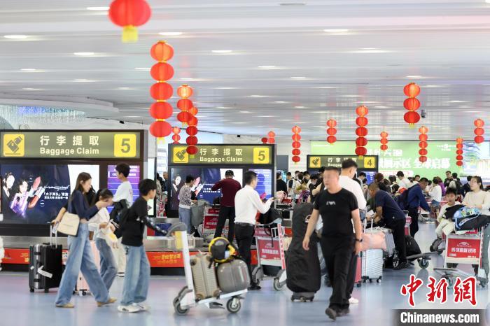 三亚凤凰国际机场1月旅客、货邮吞吐量创历史新高